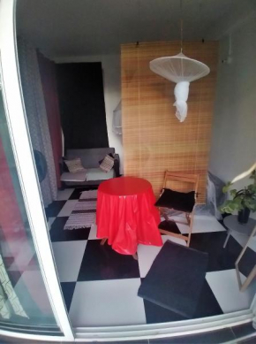 Chambre avec cuisine et SDB semi-privatives separées dans un ecrin de verdure